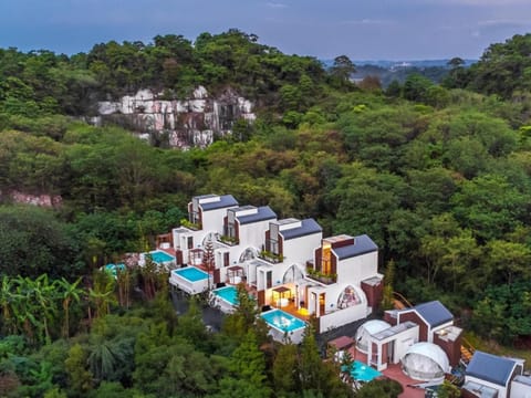 Property building, Day, Natural landscape, Bird's eye view, City view, Mountain view