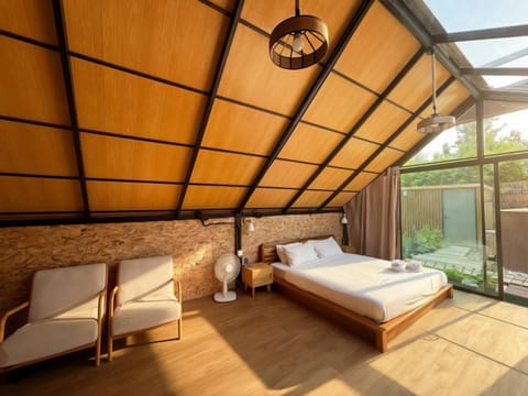 Bed, View (from property/room), Balcony/Terrace, Living room, Photo of the whole room, Seating area, Bedroom