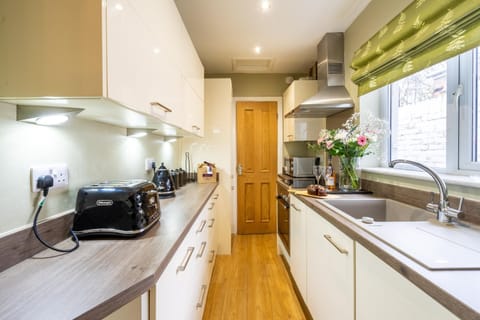 Kitchen or kitchenette, minibar, pet friendly, stove