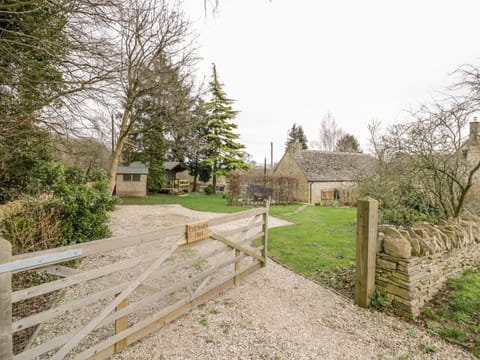 Five Mile House Barn House in Cotswold District