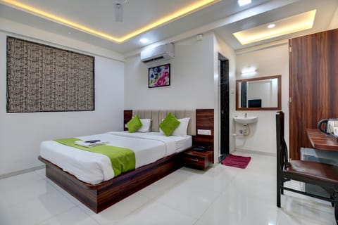 TV and multimedia, Photo of the whole room, hair dresser, wardrobe