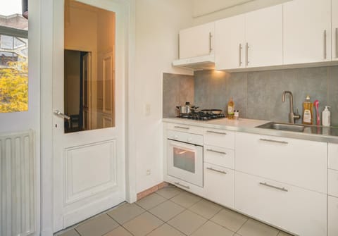Kitchen or kitchenette, pet friendly, stove