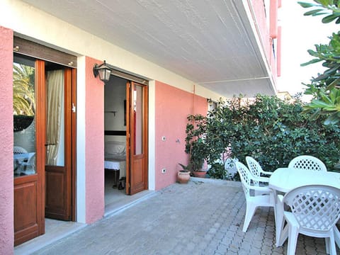 Patio, Facade/entrance