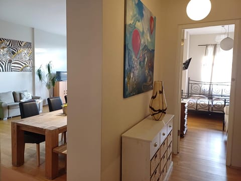 Bed, Living room, Photo of the whole room, Seating area, Dining area