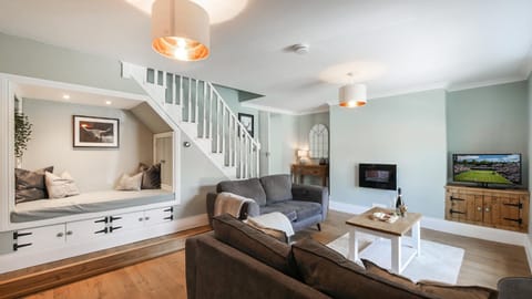 Isaac's Cottage House in England