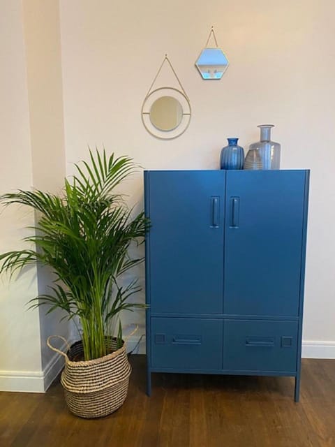 TV and multimedia, Kitchen or kitchenette, Seating area, babysiter, wardrobe