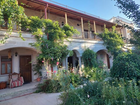 Property building, Spring, Day, Garden, Garden view