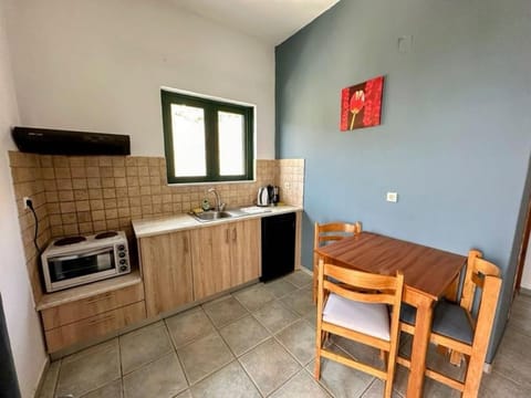 Kitchen or kitchenette, Dining area, pet friendly, stove, toaster