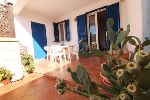 Facade/entrance, Garden, Balcony/Terrace, Balcony/Terrace