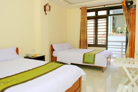 Property building, Bed, Family