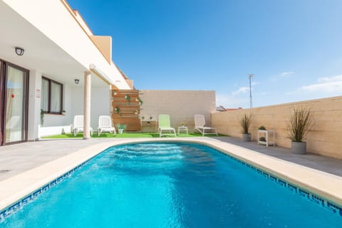 Pool view, Swimming pool, sunbed