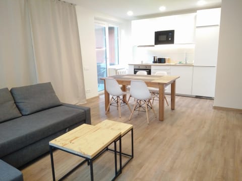Kitchen or kitchenette, Living room, Seating area, Dining area