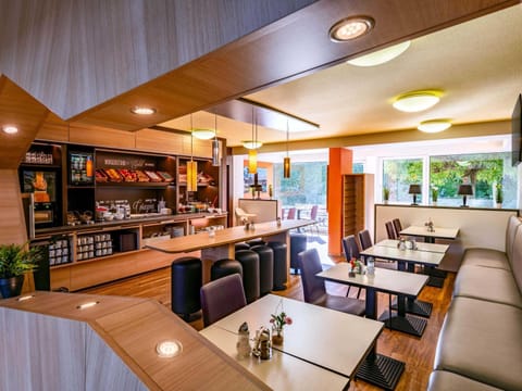 Lounge or bar, Breakfast