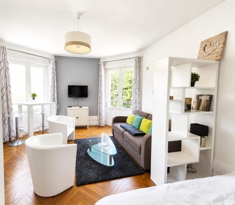 Communal lounge/ TV room, TV and multimedia, Living room, Seating area
