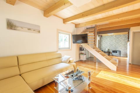 TV and multimedia, Seating area