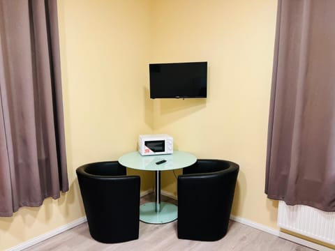 TV and multimedia, Seating area, hair dresser