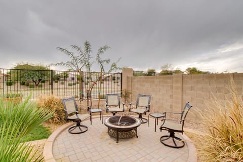 Patio and Community Perks! San Tan Mountain Retreat House in Johnson Ranch