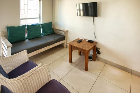 TV and multimedia, Living room, Photo of the whole room, Seating area, Evening entertainment