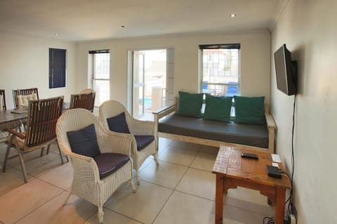 TV and multimedia, Living room, Seating area, Dining area, Evening entertainment