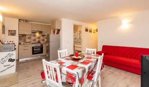 Coffee/tea facilities, Kitchen or kitchenette, Living room, Seating area, Dining area, minibar, oven, pet friendly, stove