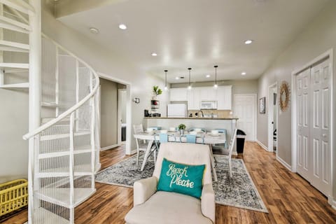 Pool, Marina and More! Family Home in Terramar Beach House in Galveston Island