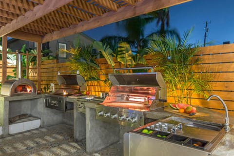 BBQ facilities, Food and drinks, Food
