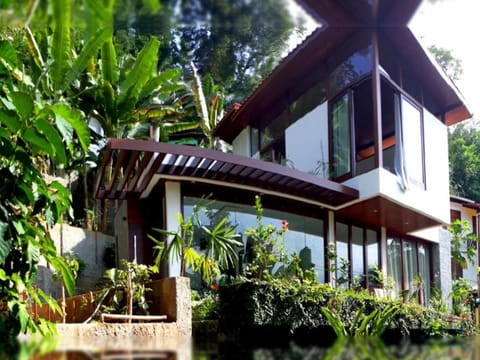 Facade/entrance, Garden, Balcony/Terrace