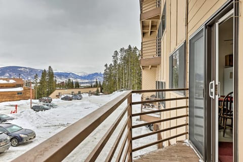 Silverthorne Condo with Views about 11 Mi to Ski Slopes Apartment in Wildernest