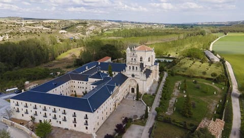Property building, Nearby landmark, Natural landscape, Bird's eye view, Garden, Swimming pool