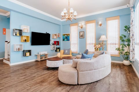 Communal lounge/ TV room, TV and multimedia, Living room