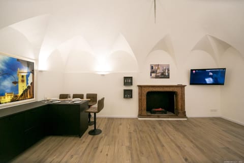 Living room, Photo of the whole room, Seating area, flat iron