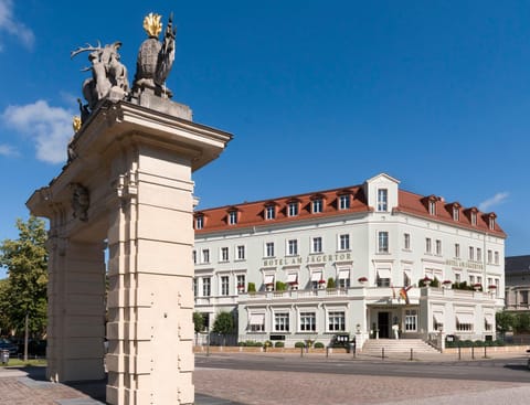 Property building, Facade/entrance, Decorative detail