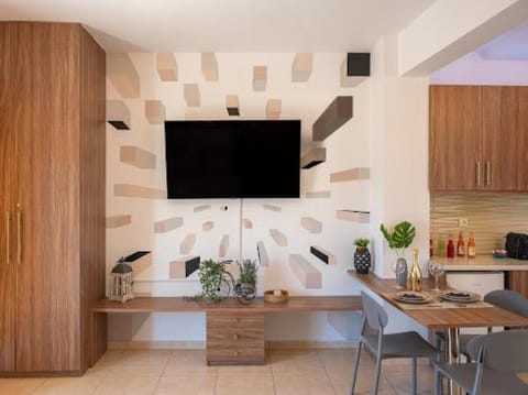 TV and multimedia, Kitchen or kitchenette, Dining area, Evening entertainment
