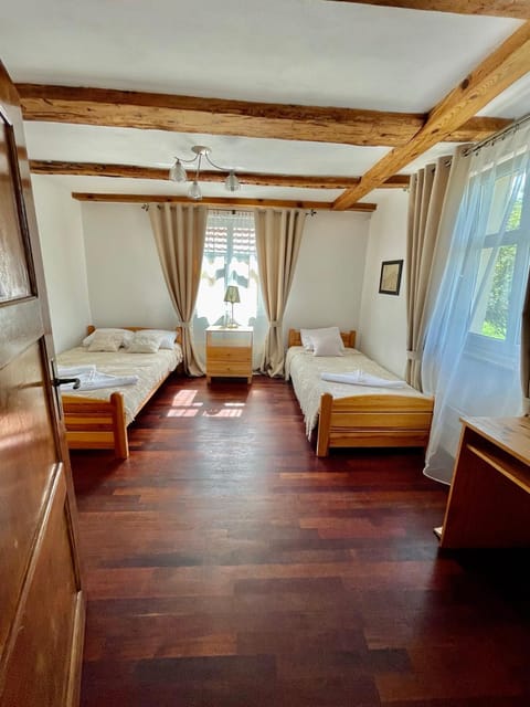 OAZA POD STRZECHĄ Klimatyczny dom z 3 sypialniami na wyłączność z kominkiem i dużym ogrodem Apartment in West Pomeranian Voivodeship, Poland