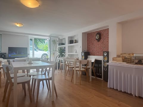 OAZA POD STRZECHĄ Klimatyczny dom z 3 sypialniami na wyłączność z kominkiem i dużym ogrodem Apartment in West Pomeranian Voivodeship, Poland