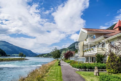 Property building, Nearby landmark, Spring, Day, Natural landscape, Garden, View (from property/room), Garden view, Mountain view, River view, Sea view