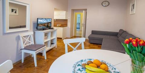 Communal lounge/ TV room, Living room, Dining area