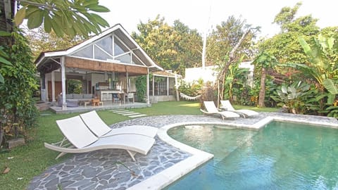 Property building, Garden view, Pool view, Swimming pool