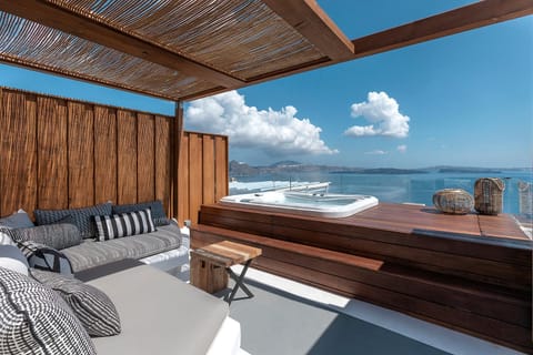 Hot Tub, Balcony/Terrace, Landmark view, Sea view