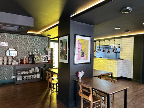 Lounge or bar, Breakfast