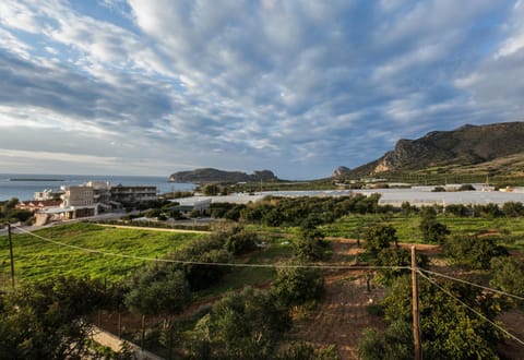 Mountain view, Sea view