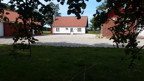 Property building, Neighbourhood