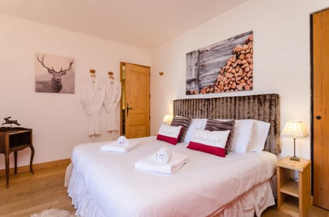 Restaurant/places to eat, Natural landscape, Winter, Summer, Skiing, Bathroom, Balcony/Terrace, Cycling, Bedroom, Shopping Area