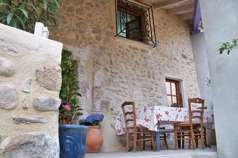 Gîte Le Galta - Maison entiérement équipée, 2 chambres, SdB avec bain à remous, terrasse privative près de la DOLCE VIA House in Provence-Alpes-Côte d'Azur