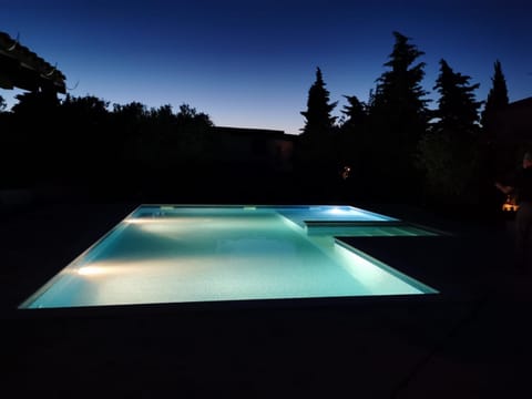 Villa Ivanka Murter ap D sa grijanim bazenom i besplatnim parkingom Apartment in Murter