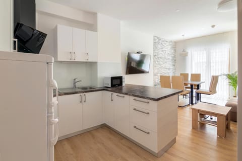 TV and multimedia, Kitchen or kitchenette, Dining area