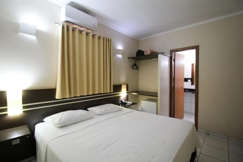Bed, Bedroom, oven