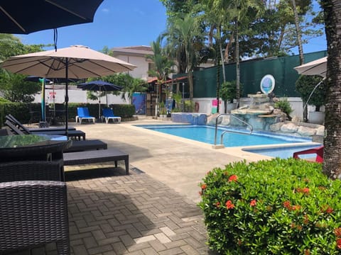 Garden, Swimming pool