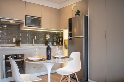 Kitchen or kitchenette, Dining area, oven, pet friendly, stove