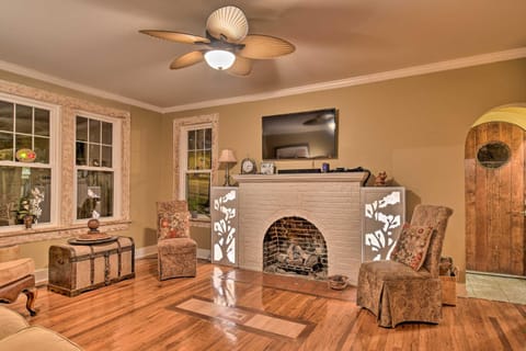 2 Mi to Oaklawn Casino Home with Peaceful Yard! House in Hot Springs